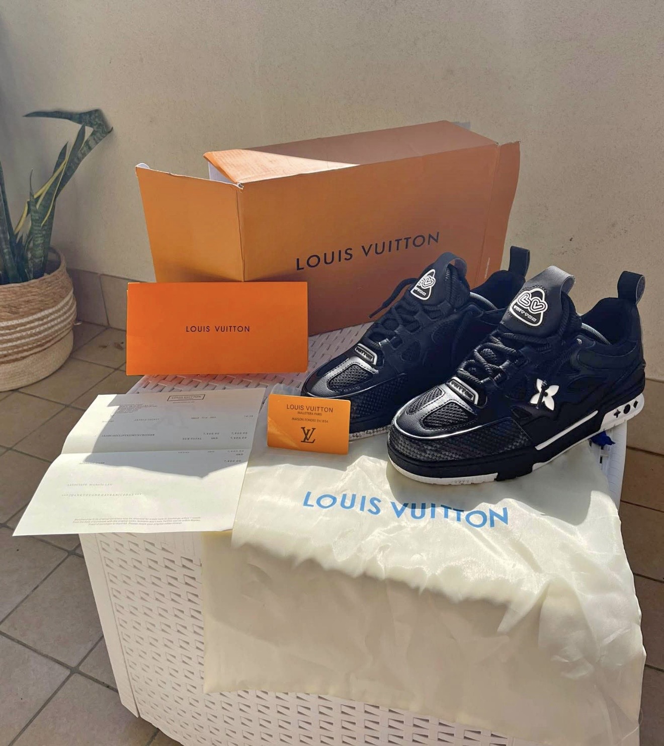 Schwarze Louis Vuitton Trainer mit Karton, Dust Bag und Beleg